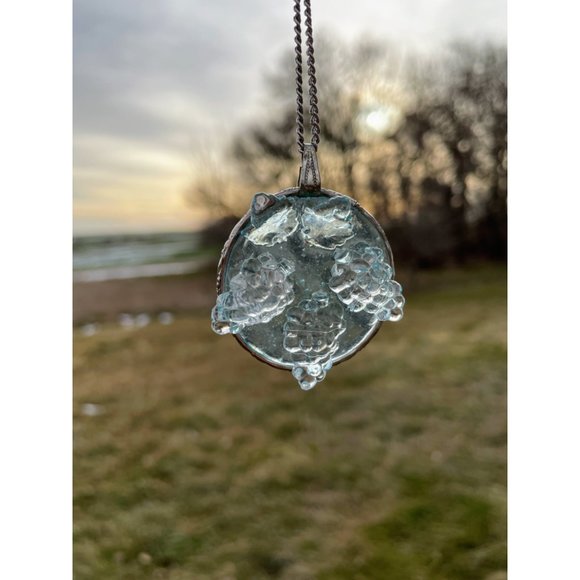 Vintage Blue Lucite Molded Grapes Pendant Necklace - Picture 1 of 10